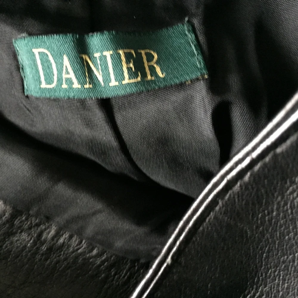 Danier black leather straight slim pants with split seam hem, US 6, like new. - Picture 7 of 7